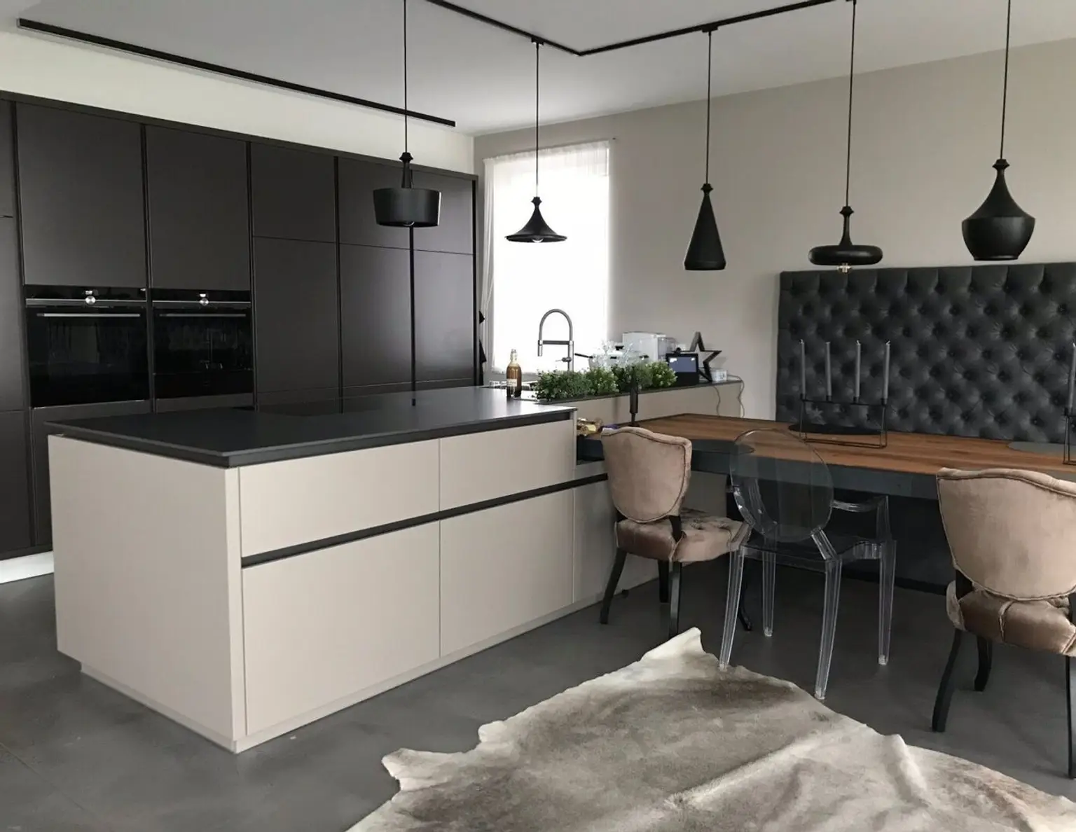 Luxuriöses Traumhaus in Raffelstetten: Wohnfläche 224m² mit großer Dachterrasse, Swimspa und Garten