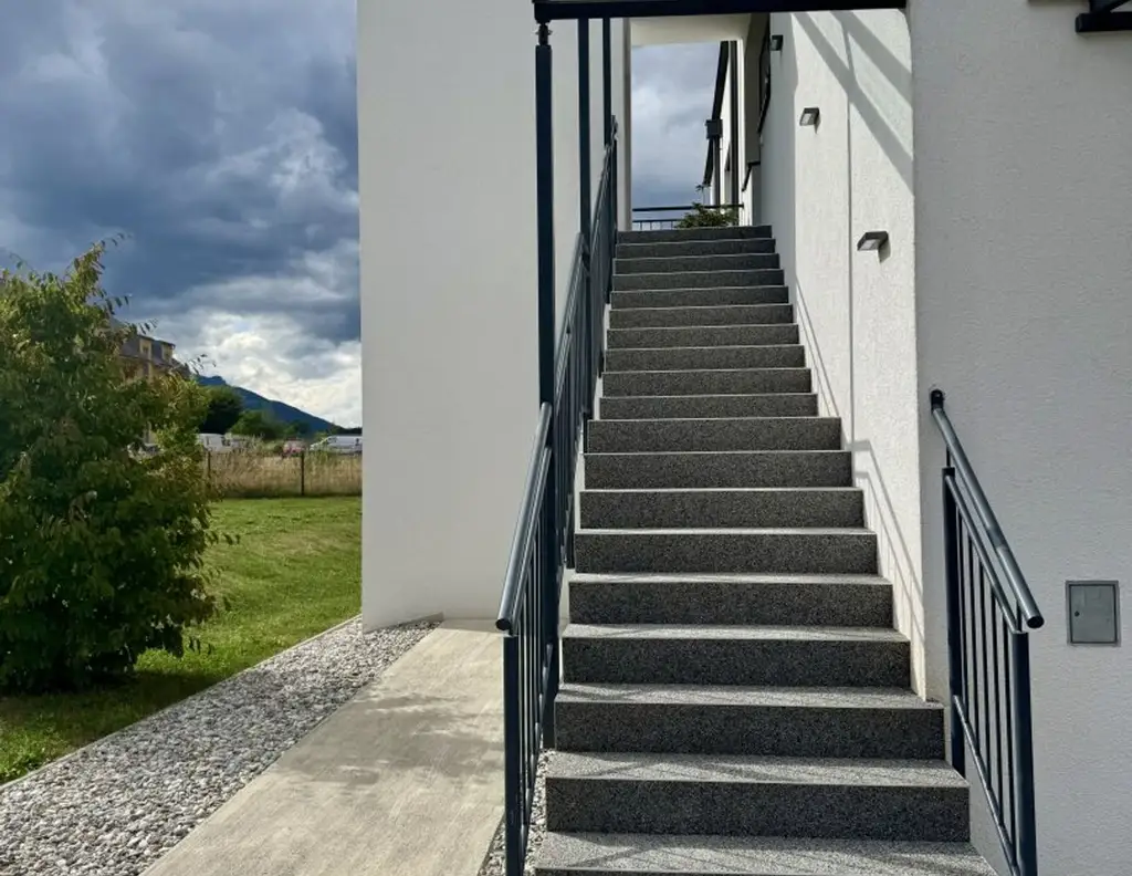 Moderne Büro- und Praxisräumlichkeiten mit 145m² in neuwertigem Firmengebäude zu vermieten!