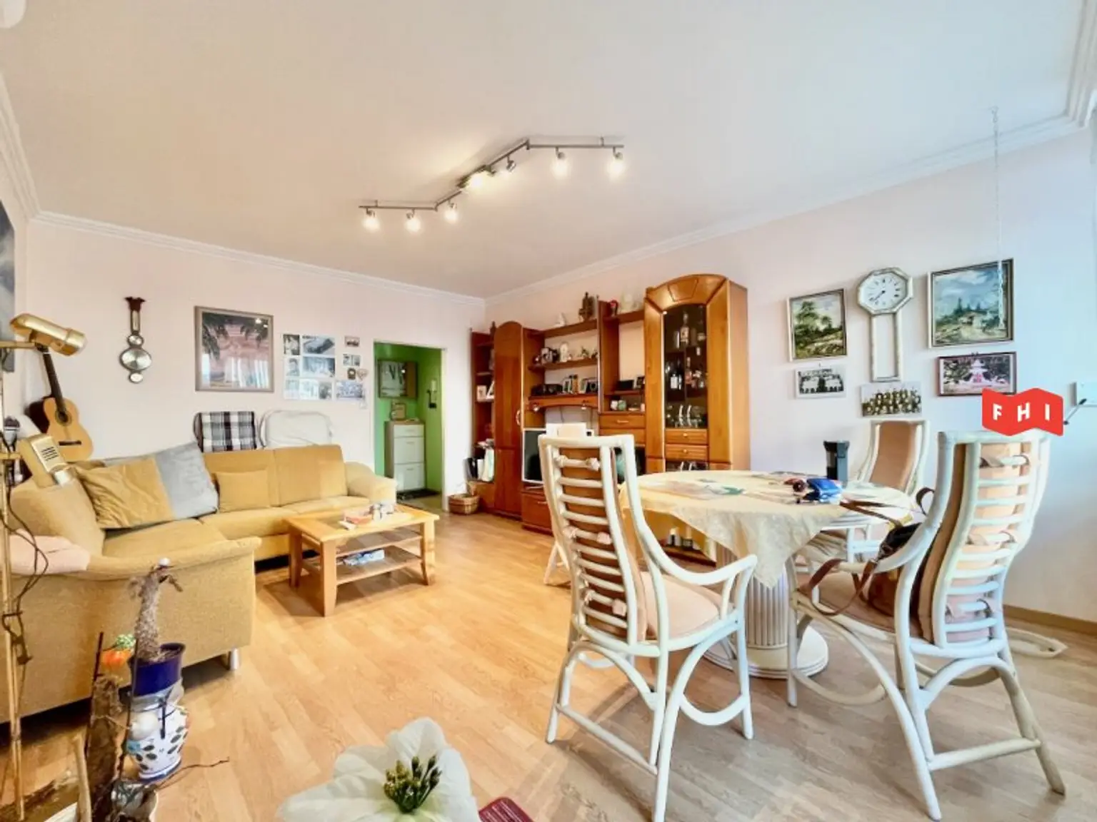 Südwestseitige 3 Zimmer Eigentumswohnung mit Loggia, Klimaanlage, Autoabstellplatz & PV-Balkonkraftwerk.