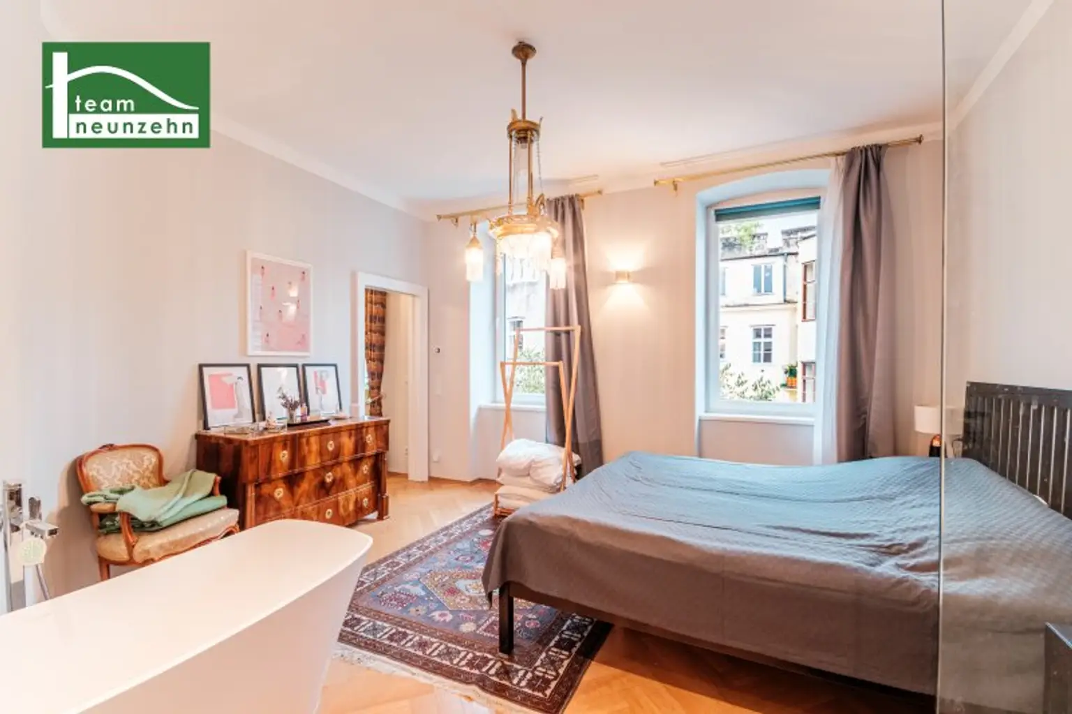 Stilvoll kernsanierte Altbauwohnung beim Servitenviertel mit Design-en-Suite-Badezimmer und Hof-Balkon-Option!