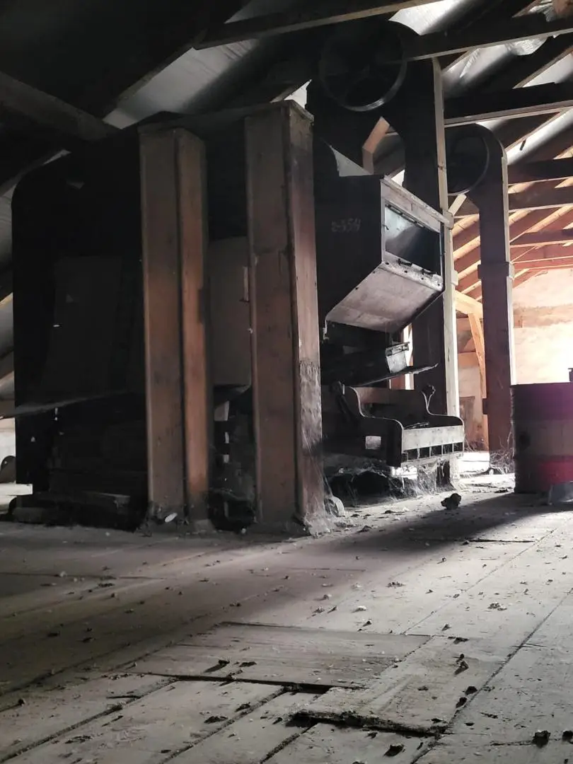 HISTORISCHE MÜHLE MIT EIGENER STROMVERSORGUNG IN SÜDUNGARN