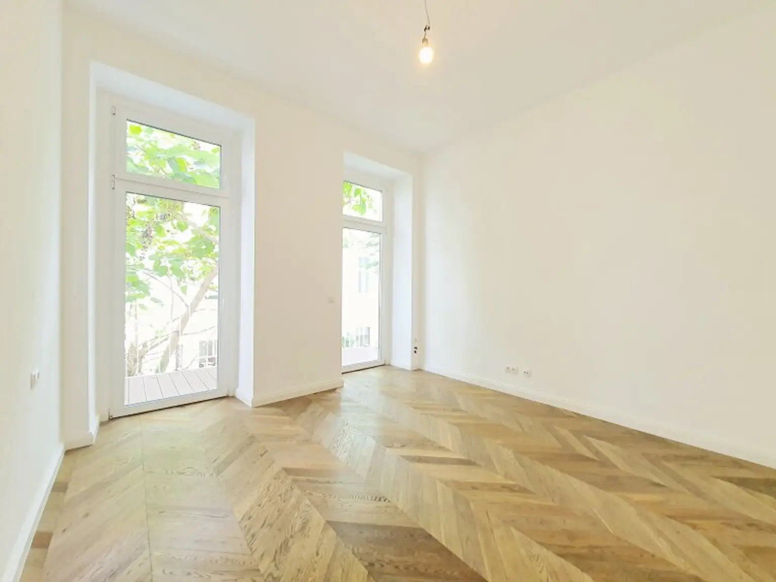 ++NEU++ HIGH-END große 4-Zimmer STILALTBAUWOHNUNG mit zwei Balkonen absolut ruhig und GRÜN-Ausblick!  Luxus Erstbezug, in Prime-Location NÄHE Urania! U-BAHN & CAT +++