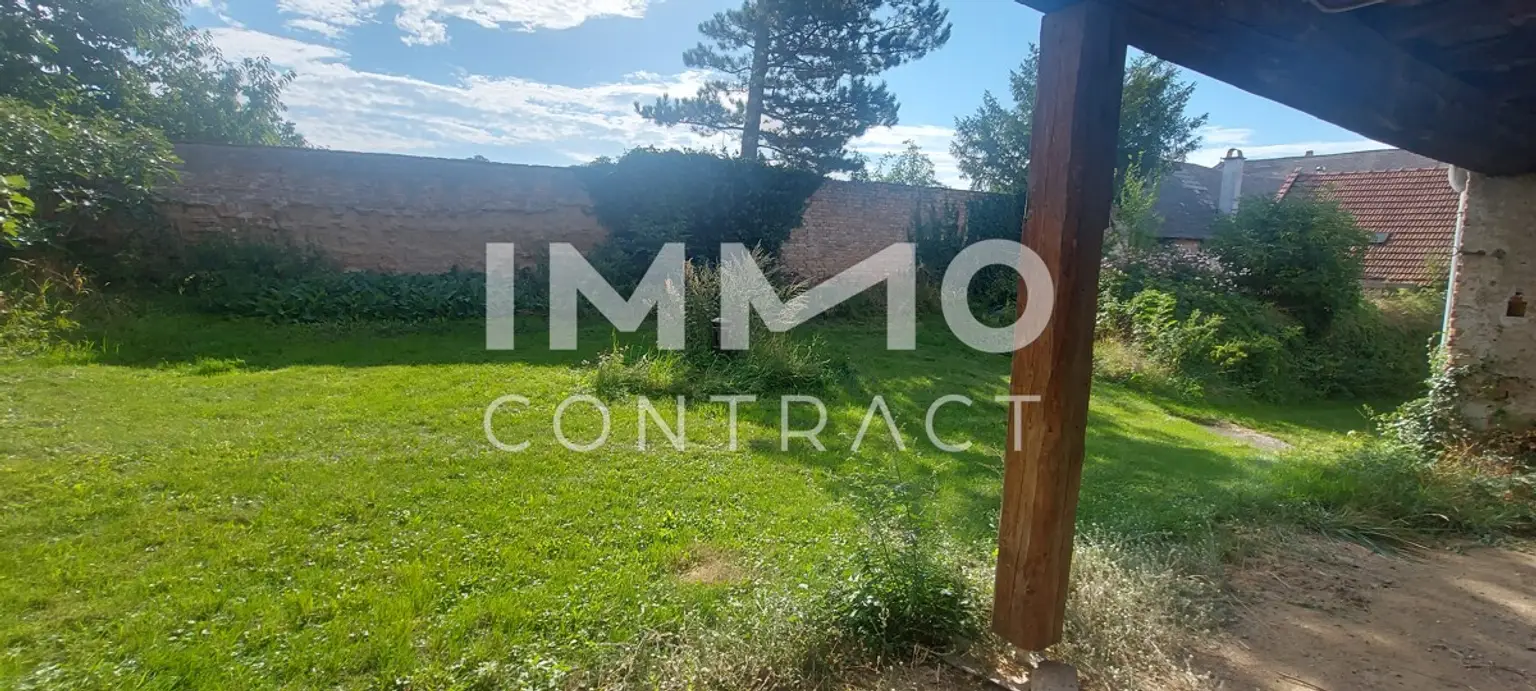 WOHN-UND GESCHÄFTSHAUS AUS DEM 16. JAHRHUNDERT IM HERZEN VON LANGENLOIS 
100 m Kellerröhre, Nebengebäude, Innenhof, Geschäftslokale, usw.