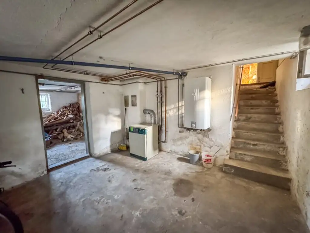 Sanierungsbedürftiges Einfamilienhaus in Pottschach, Nähe Bahnhof: Ihr Sanierungsprojekt mit 556 m2 Garten! 199.000 Euro!