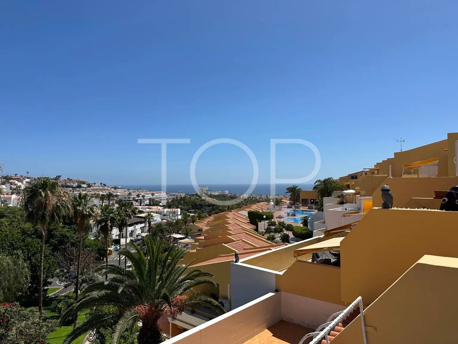 Refurbished two-bedroom apartment with terrace and sea views in San Eugenio Alto