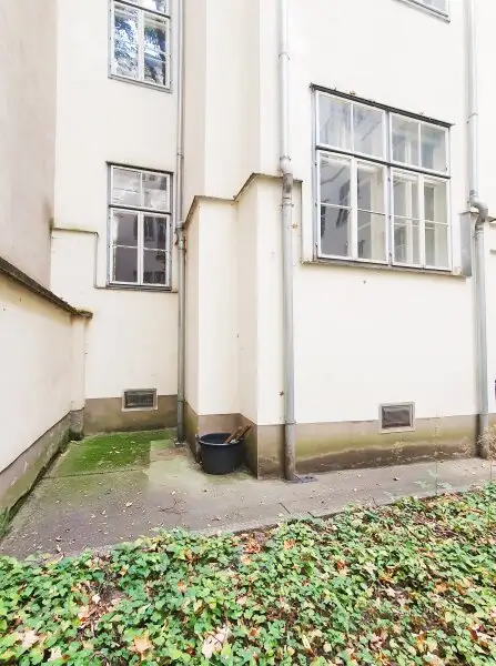 ++NEU++ Sanierungsbedürftige ALTBAU-CHARME & Top-Lage!  2,5-Zimmer-Perle perfekt als Anlage beim Ebner-Eschenbach-Park!