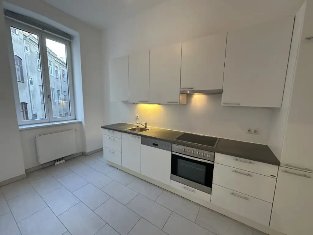 AKH-NÄHE, LAZARETTGASSE, sonnige 68 m2 Altbau, 2 Zimmer, Wohnküche, Wannenbad, Parketten, SAT/TV, 3. Liftstock, MED-UNI-Wien