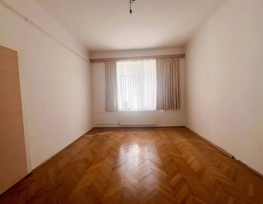 Attraktive 3-Zimmer-Wohnung mit Balkon in der schönsten Straße von Graz!