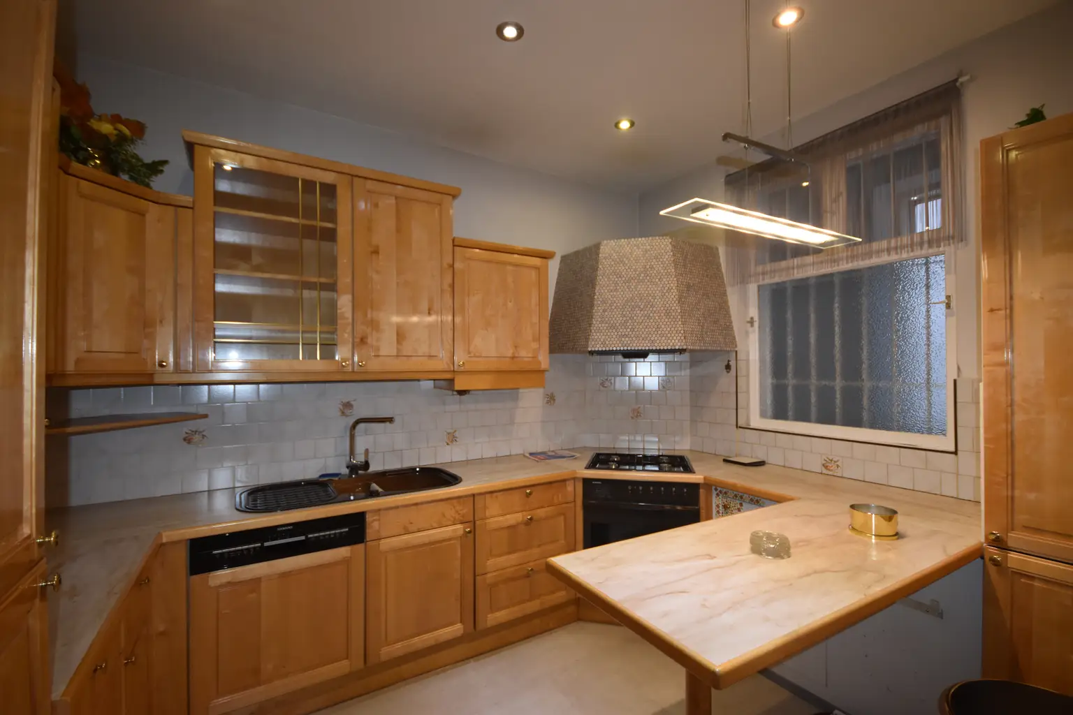 " ROCHUSMARKT - Geräumige 3 Zimmer Altbau Wohnung im 3. Bezirk"