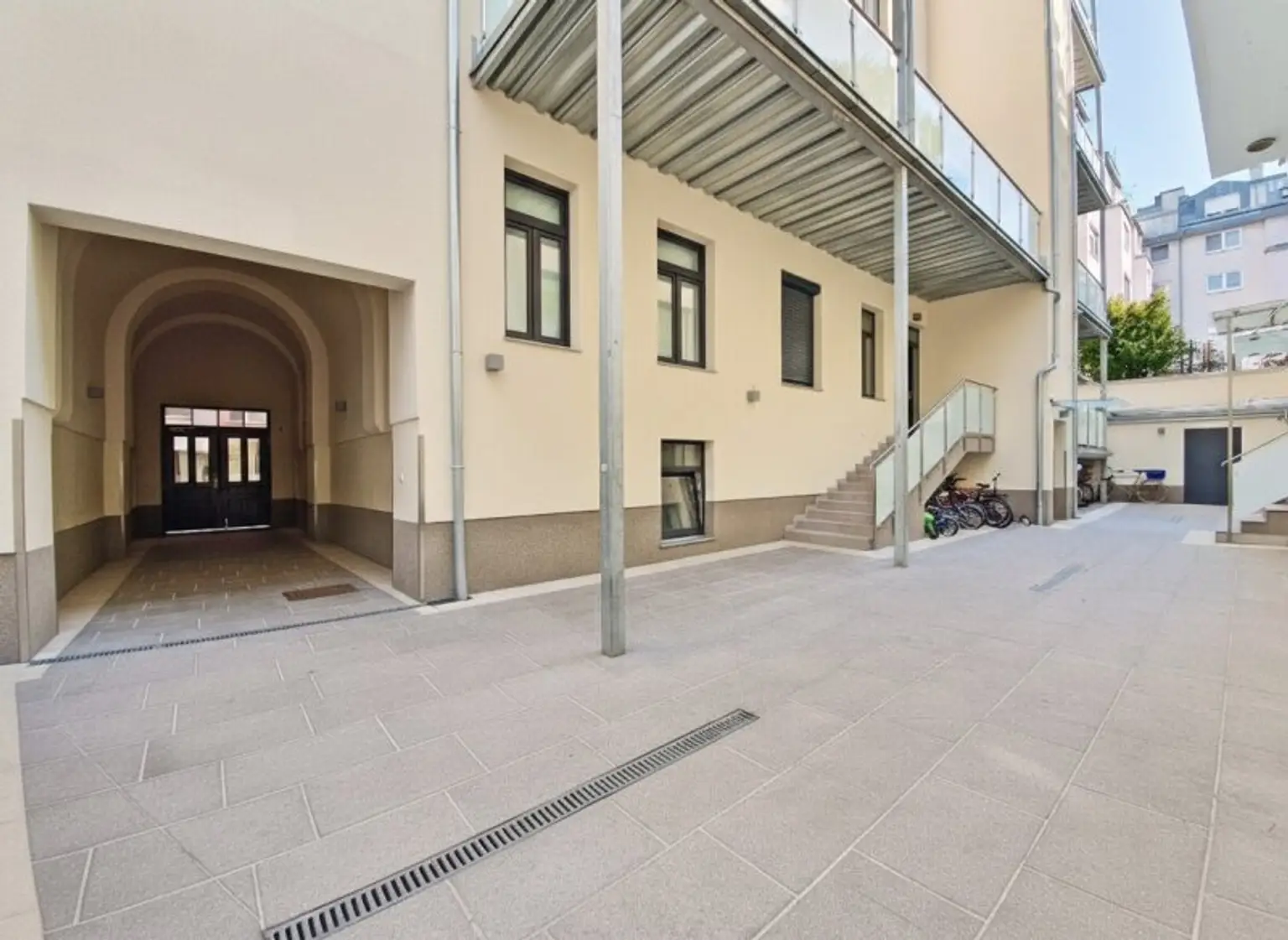 Barrierefrei zum Lift (keine Stufen) - Gepflegte Liegenschaft