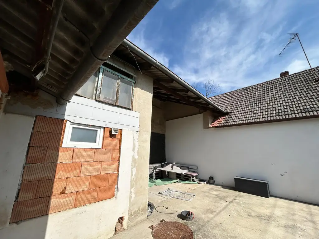 Einfamilienhaus mit großzügiger Halle und viel Potenzial in ruhiger Lage