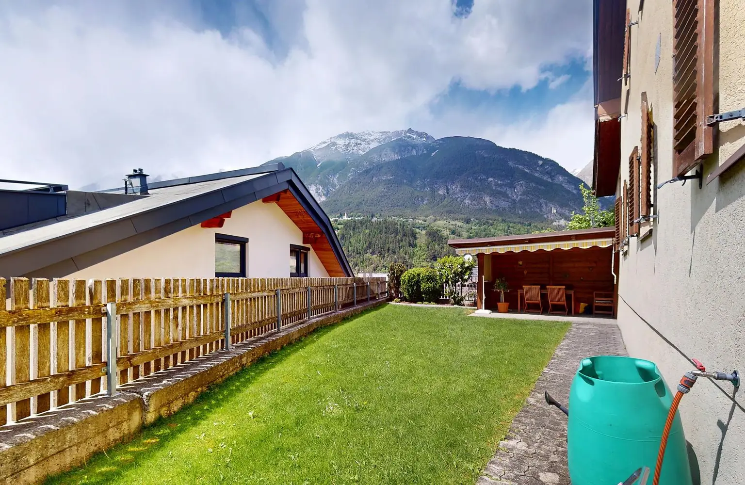 Landeck - Haus - Grünfläche