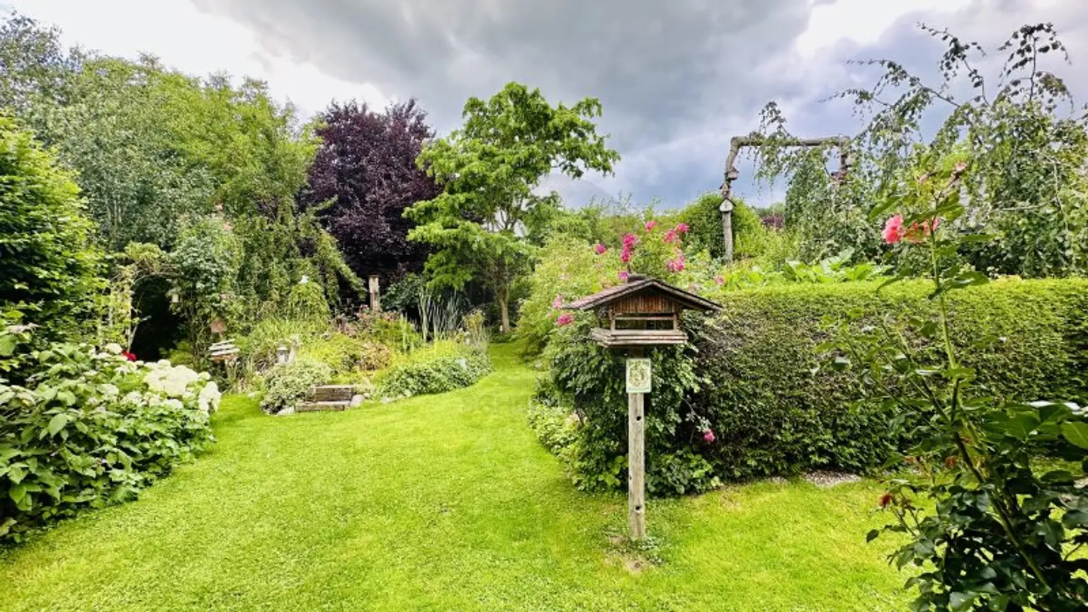 Zwei schöne Bungalows mit großem Garten