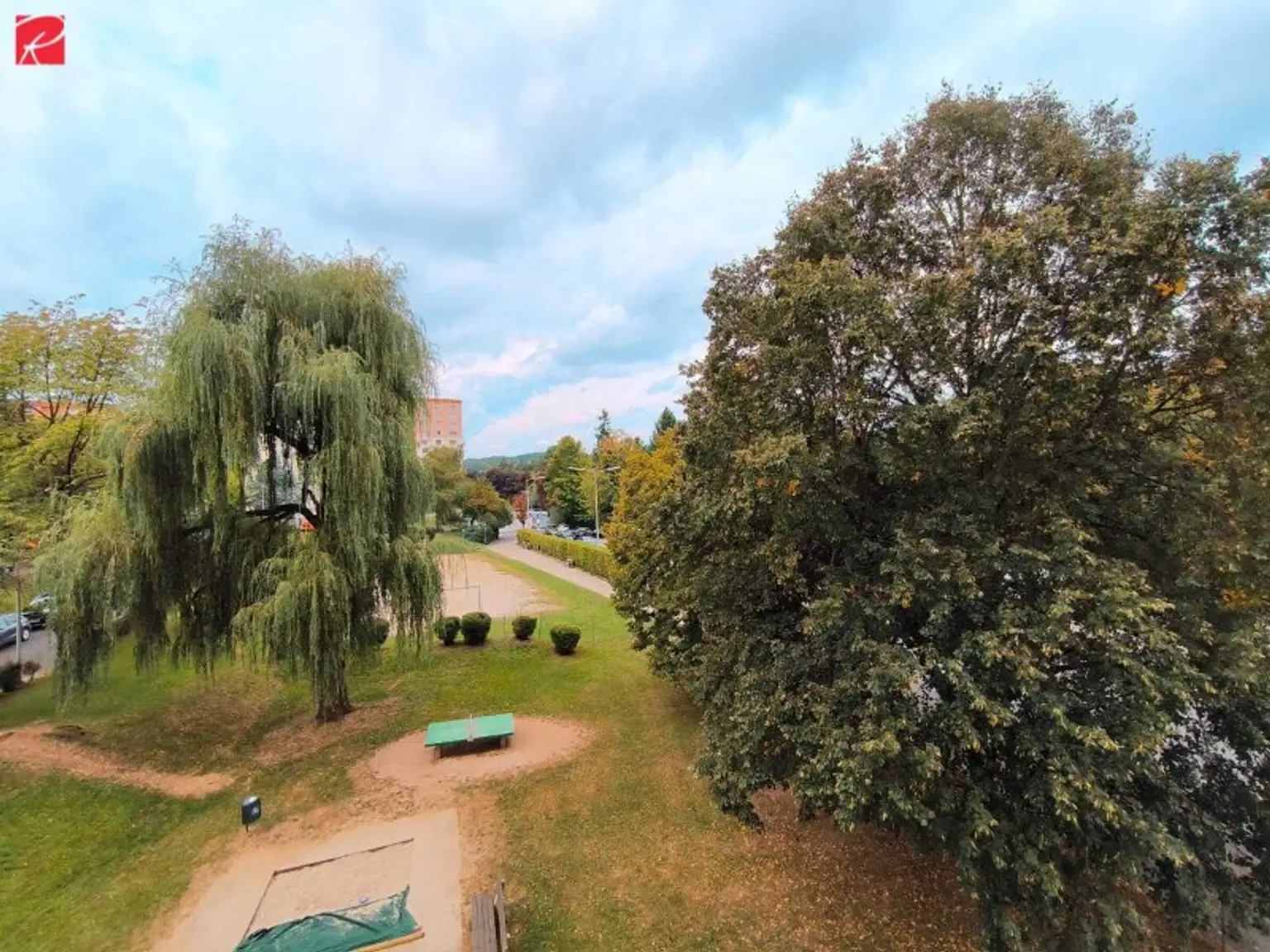 Familienfreundlicher Wohntraum mit gemütlicher Loggia und herrlichem Blick ins Grüne
