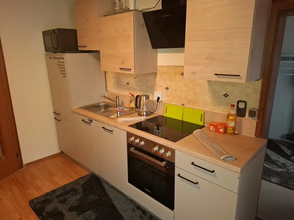 Möblierte 2-Zimmer-Wohnung im Erdgeschoß eines Wohnhauses im Zentrum von Bruck/Mur zu mieten !