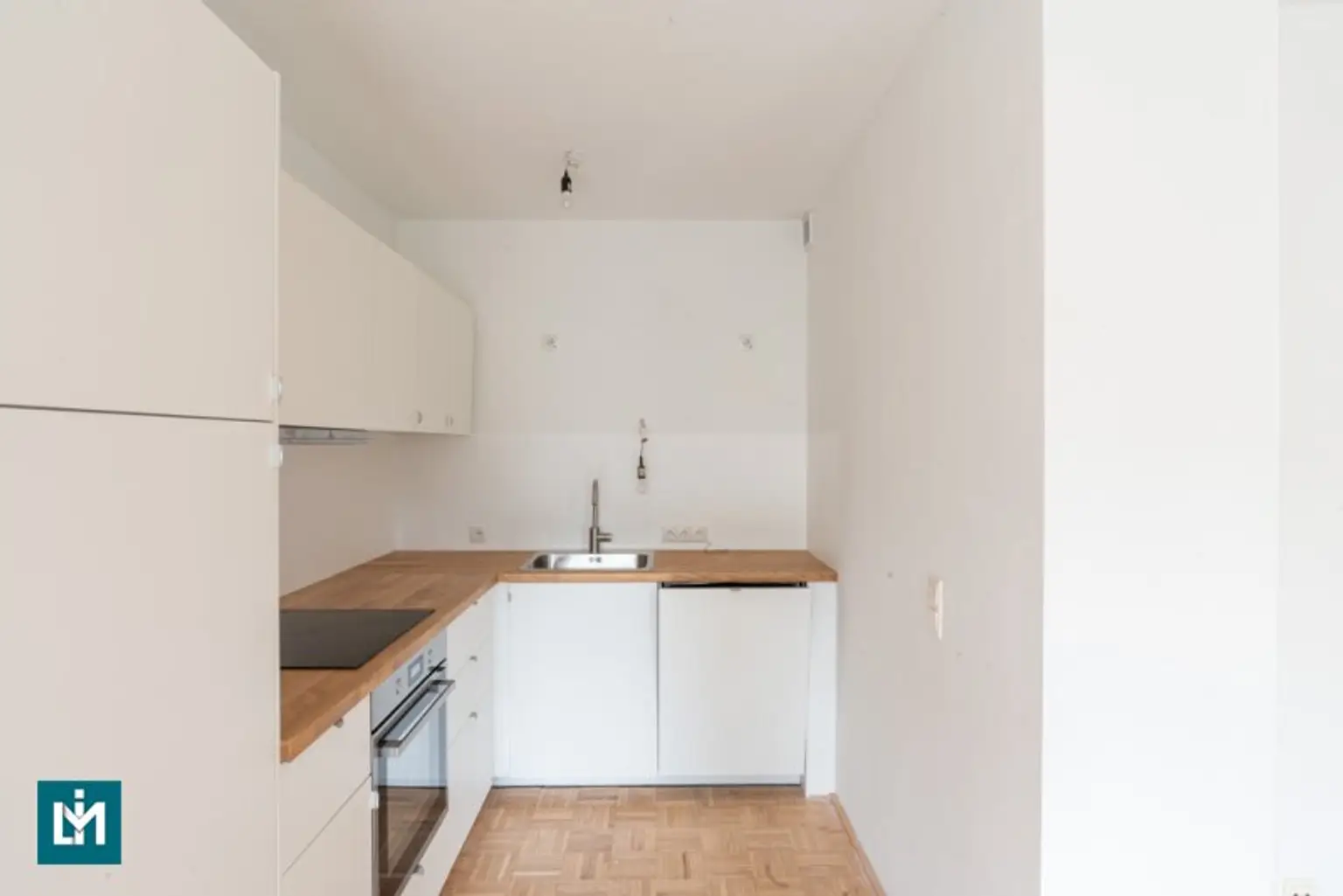 SCHÖNE 2 - ZIMMER WOHNUNG / NÄHE KRANKENHAUS GÖTTLICHER HEILAND