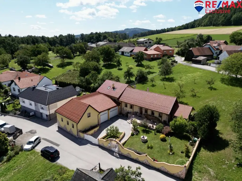 Charmantes Bauernhaus in Schwarzenbach – Ihr neues Zuhause mit Garten und Kamin!