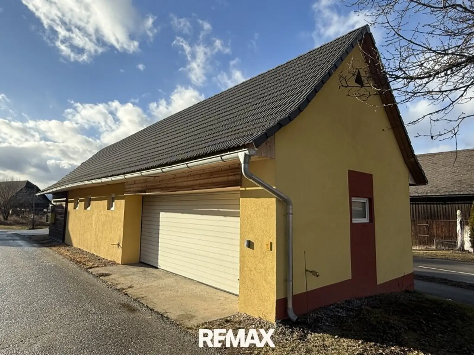 *** Top kernsaniertes 439m² Zinshaus mit Nebengebäude in Kindberg – 4 Einheiten incl. Carports, voll vermietet, starke Renditechance! ***