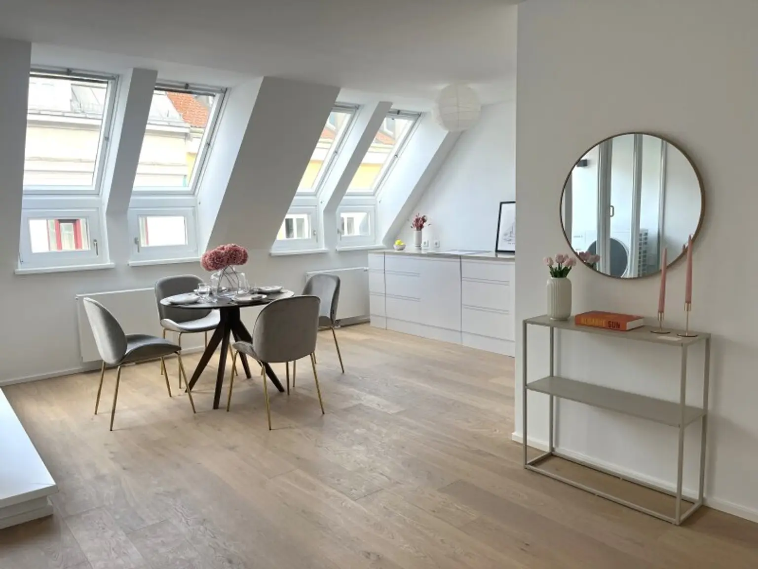 ERSTBEZUG nach Sanierung! Exklusive 3-Zimmer-Maisonette-Wohnung mit Terrasse in 1180 Wien
