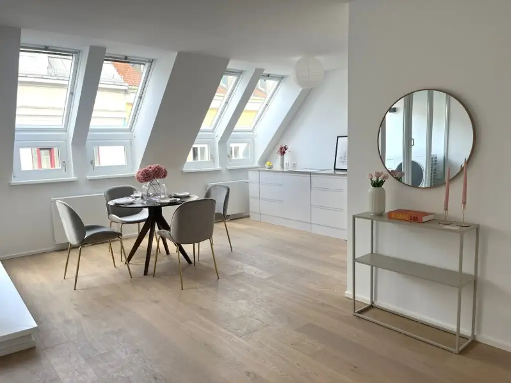ERSTBEZUG nach Sanierung! Exklusive 3-Zimmer-Maisonette-Wohnung mit Terrasse in 1180 Wien