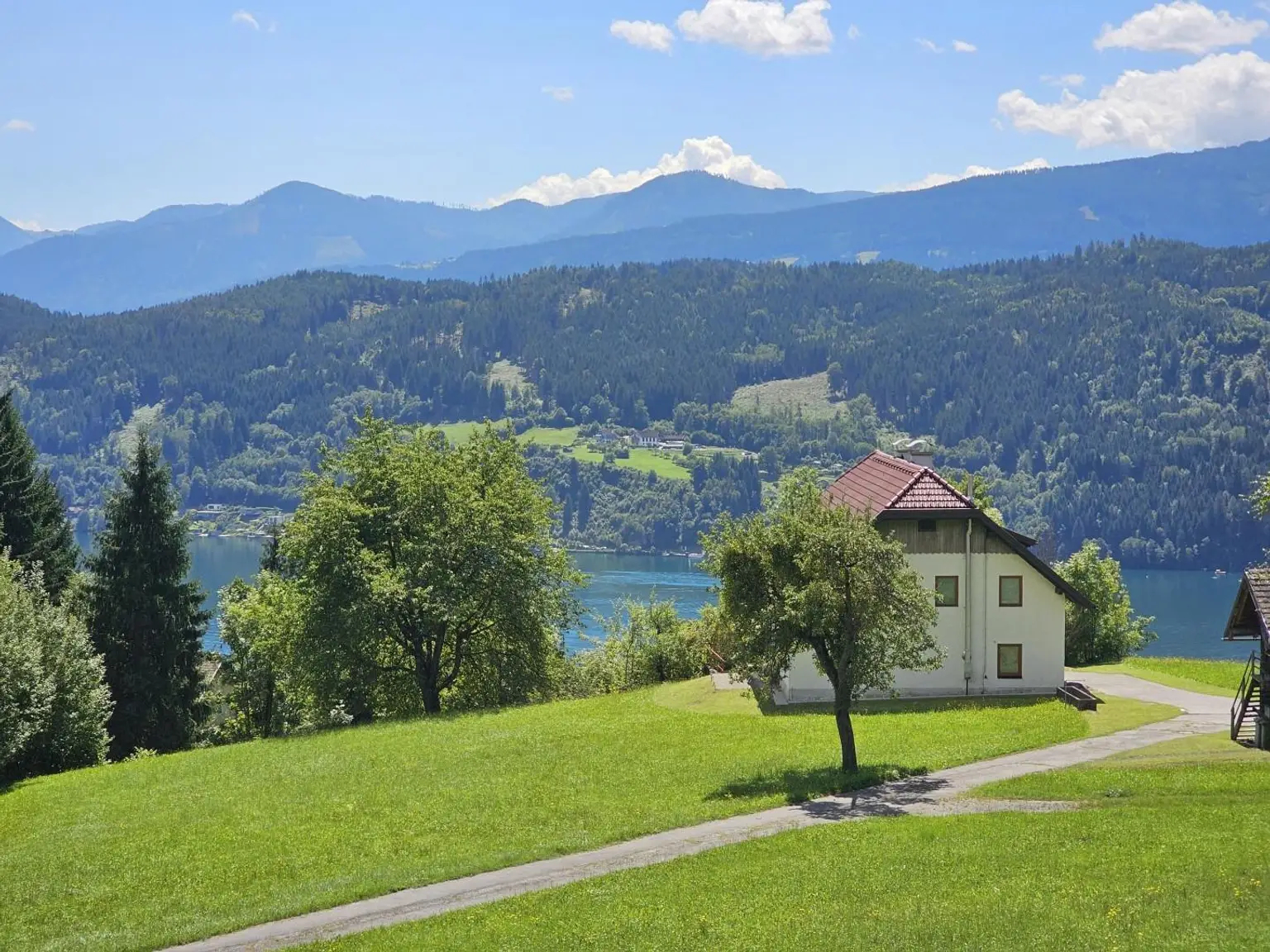 Gut geschnittene Wohnung in wunderschöner Lage am Sonnenplateau