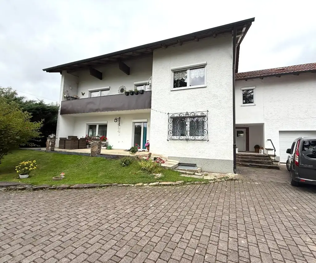 Bauträgertraum: Zinshaus auf weitläufigem Grundstück mit Entwicklungspotenzial