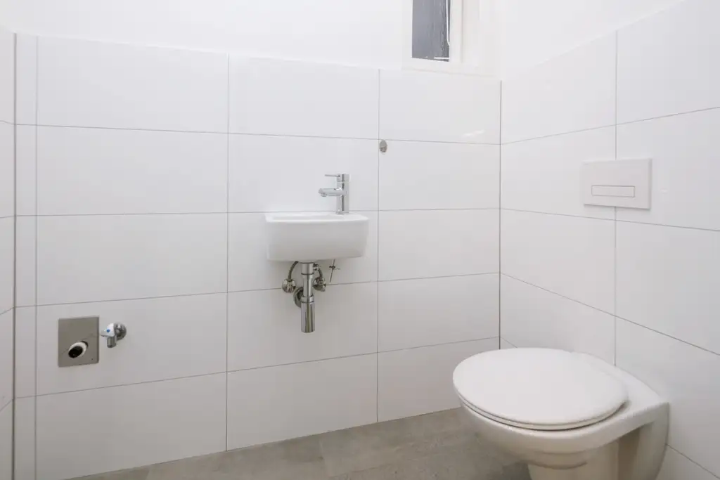 Sehr gepflegte 2 Zimmer Altbauwohnung in sehr guter zenraler Lage von Döbling!