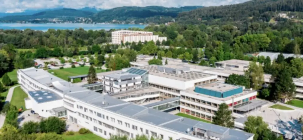 Grünblick. Südseitige 4 Zimmer-Wohnung plus Wintergarten nahe Wörthersee. Keller. Garage. WG-Eignung. Vermietet bis 03/2027.