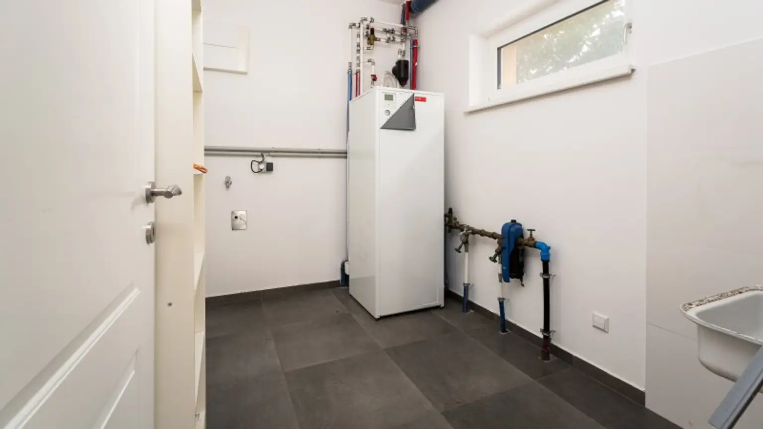 Charmantes Einfamilienhaus mit Nebengebäude und Doppelcarport – Ihr neues Zuhause wartet!