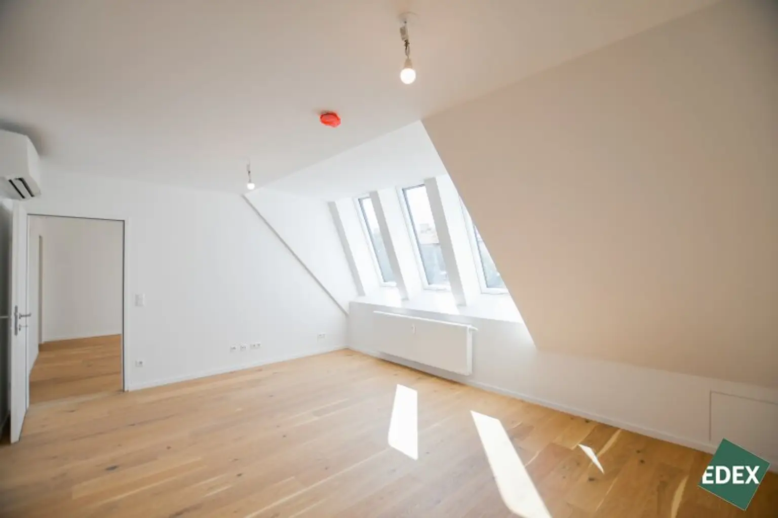 Erstbezug nach Sanierung: Schöne 2-Zimmer-Wohnung mit Top-Anbindung