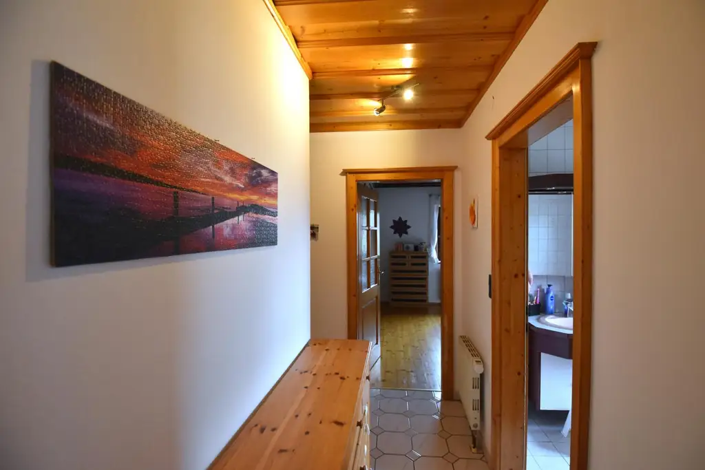 Großzügiges Wohnhaus mit zwei Wohneinheiten