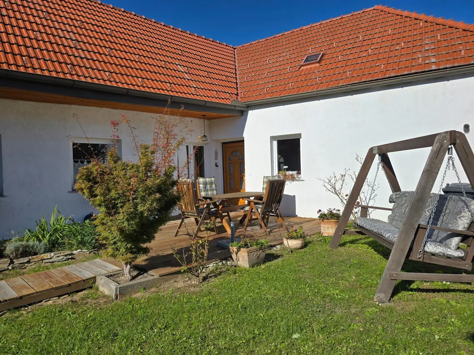 Terrasse beim Eingang