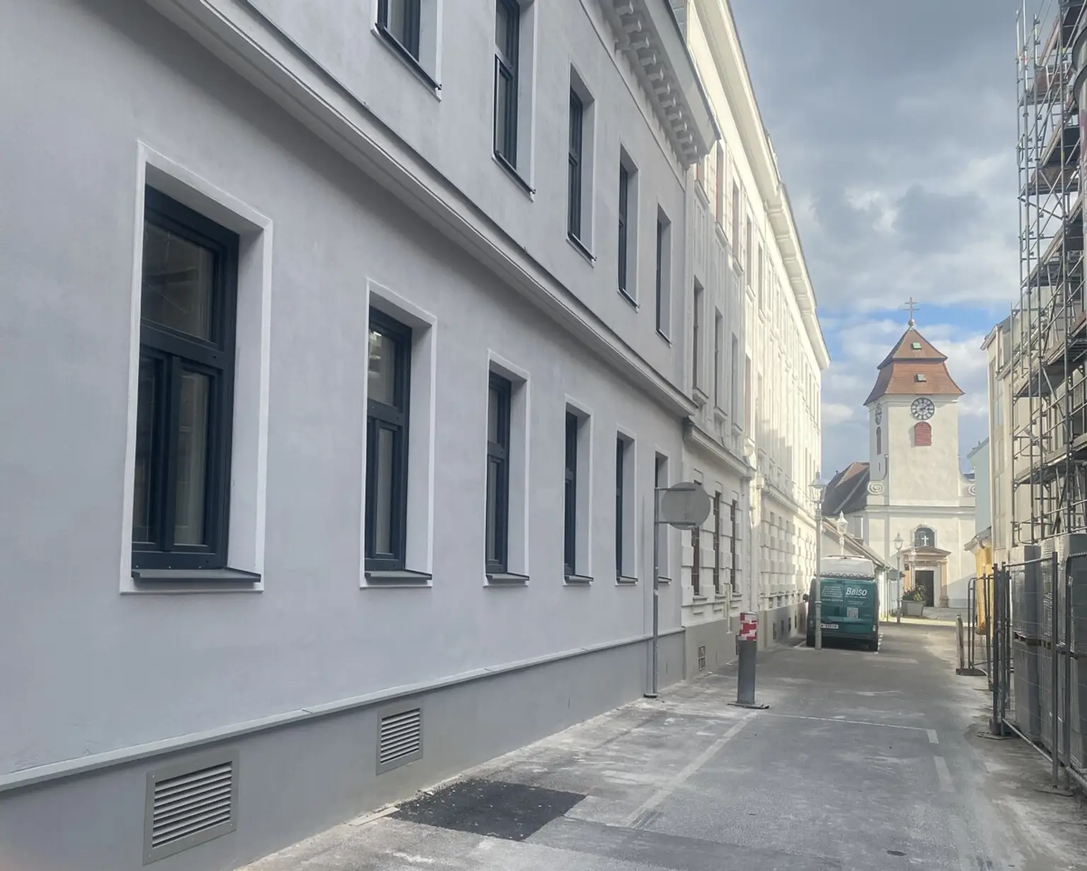 2 Zimmer + Balkon - 1 bedroom apartment + balcony  ERSTBEZUG =Das Laurenz= Top Weitblick Wohnung U3