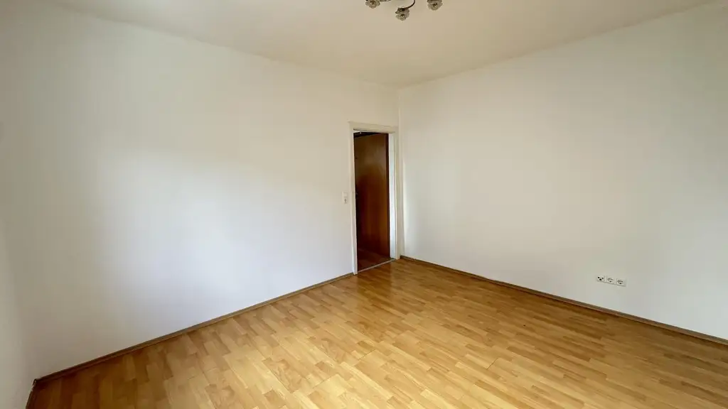 Eigentum in Graz-Eggenberg: 2-Zimmer Wohnung mit Küche & Innenhof-Parkplatz