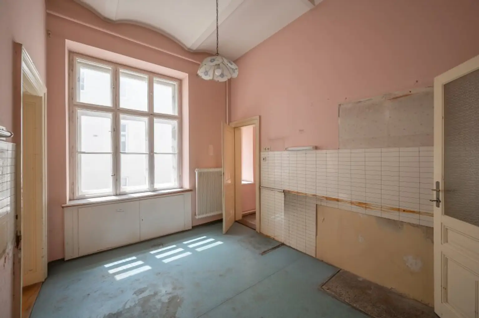 Hidden Gem in the Heart of the 6th – Historic Charm Meets Future Vision!