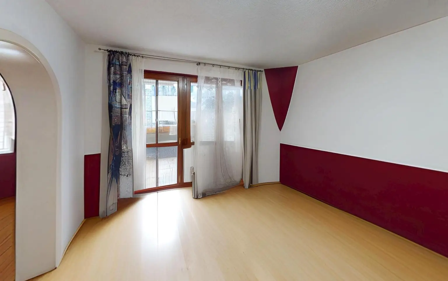 Sonnigste Lage Landecks mit traumhafter Aussicht – Haus mit viel Potenzial!