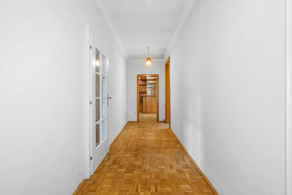 "Großzügiger Bungalow mit Wiennähe und XXL-Garage"