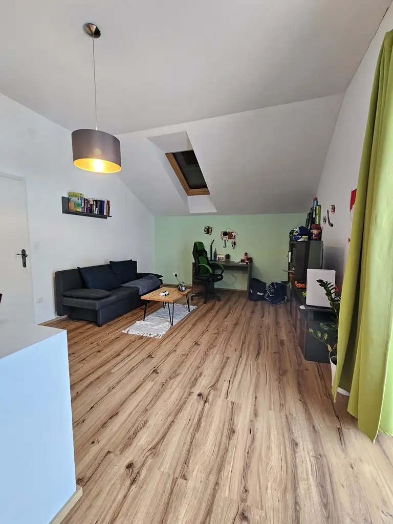 Modernisiertes Einfamilienhaus mit 1.057m² Grundstück, Luftwärmepumpe & PV-Anlage in ruhiger Ortsrandlage von Wopfing