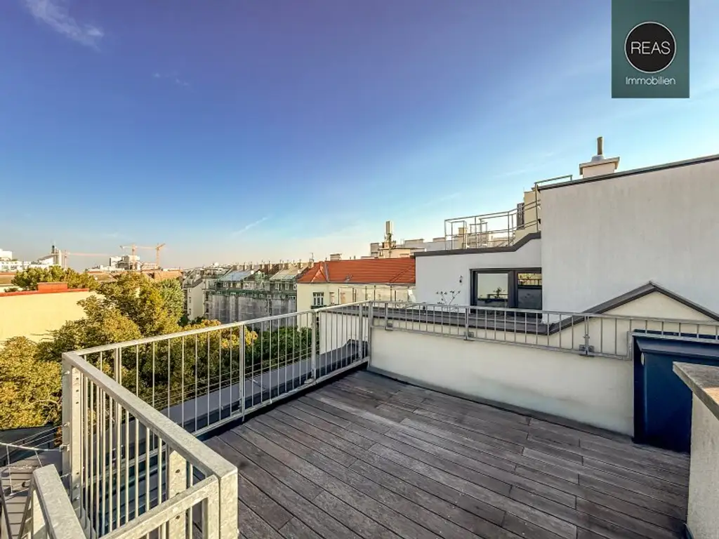 Provisionsfrei: Klimatisierte Dachgeschoss Maisonette mit 2 Terrassen und Kamin nahe Uno City!