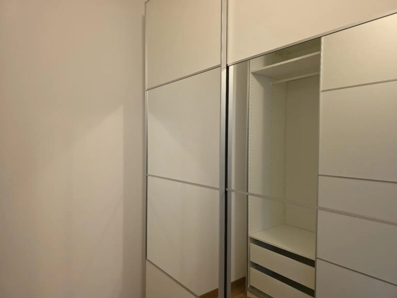 09 RH 2100 Schrankraum