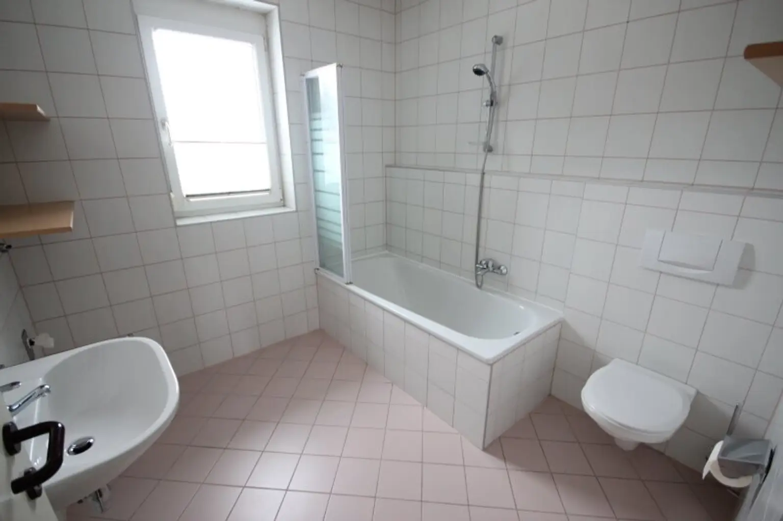 Schöne 2 Zimmer Wohnung 55m² plus Balkon und Parkplatz in Tessendorf