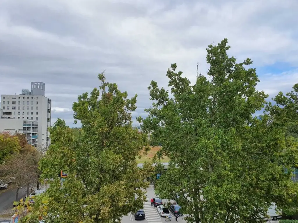 Sonnige Kleinwohnung mit schönem Fernblick im 4. Liftstock