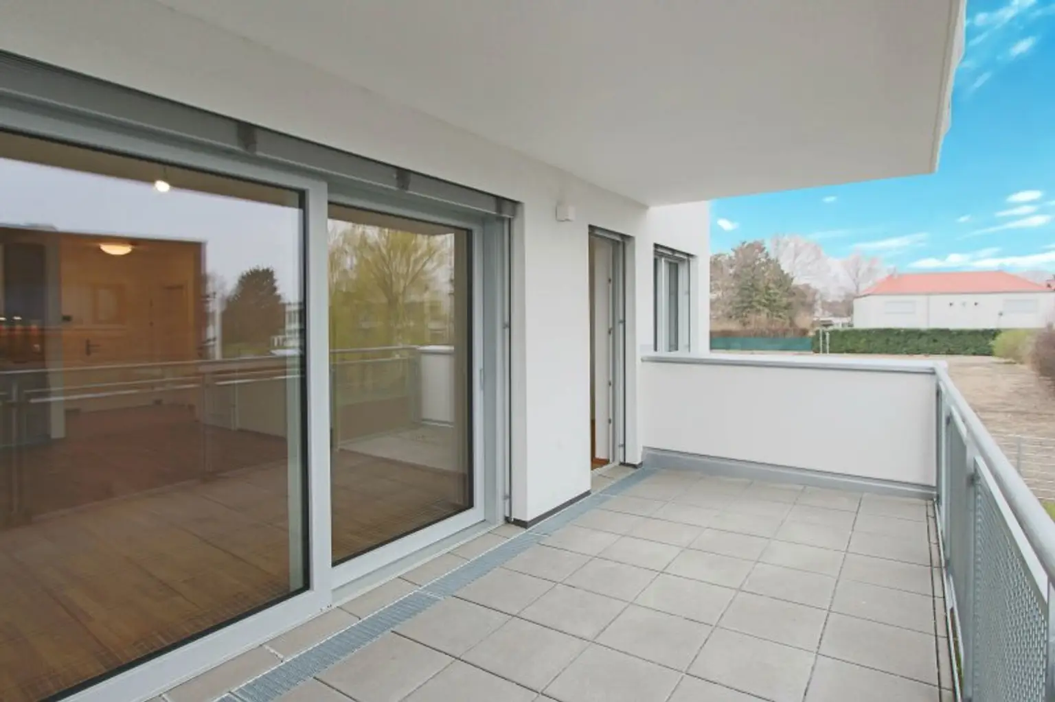 Hell und modern mit Balkon in ruhiger, zentraler Lage!