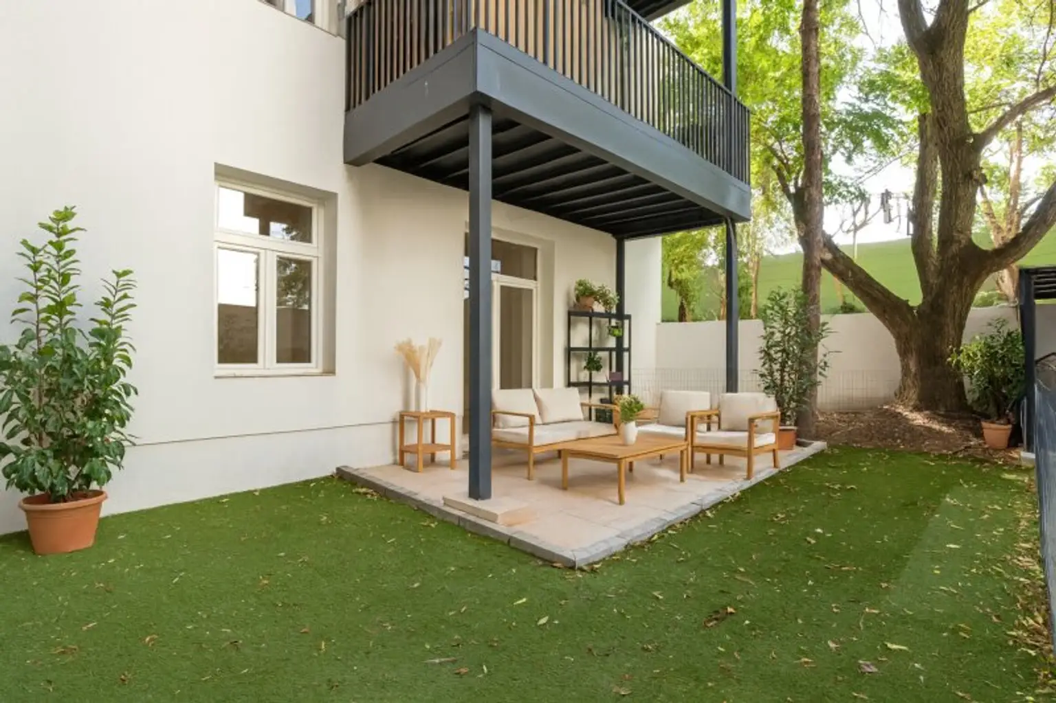 Traumhafte Gartenwohnung im Luxus-Altbau! Erstbezug mit 3-Zi. und 2 Terrassen!