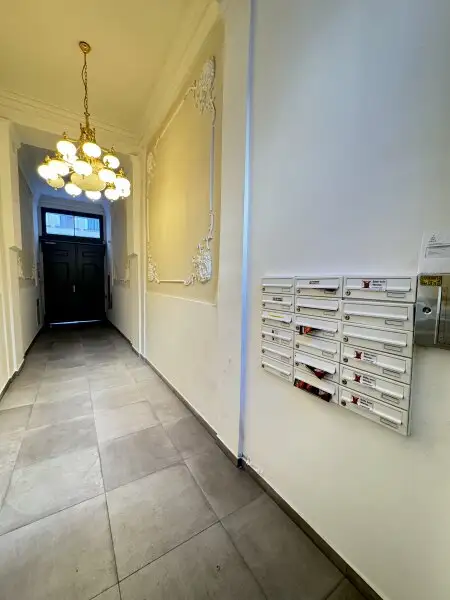 Exklusive 2-Zimmer-Terrassenwohnung im generalsanierten Altbau – Erstbezug mit hochwertiger Ausstattung in 1050 Wien