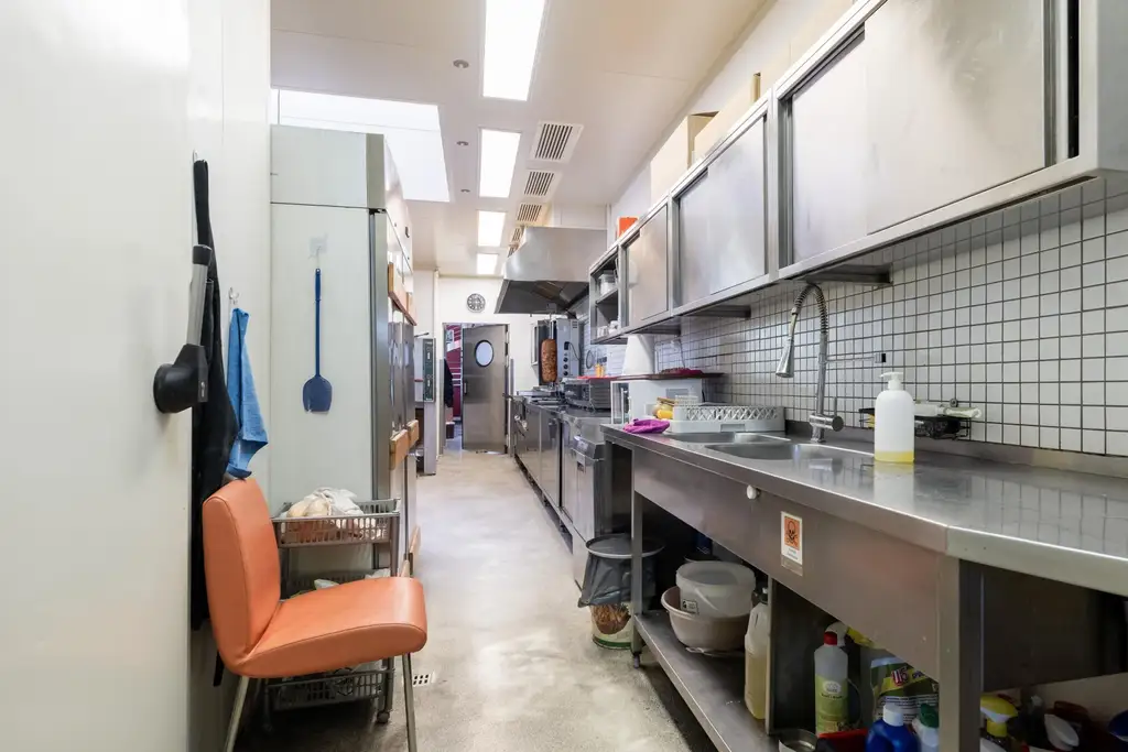 "Bestlage am Bahnhof Absdorf - Geschäftlokal mit Potenzial"