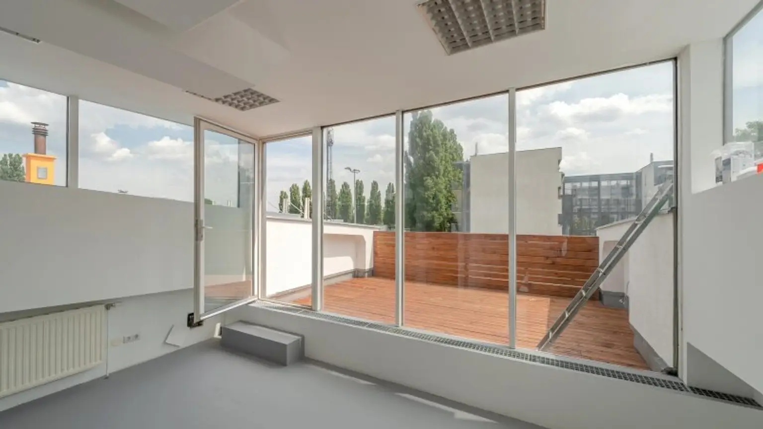 " Lagerhallen " Büroflächen " Freiflächen " UNBEFRISTET "