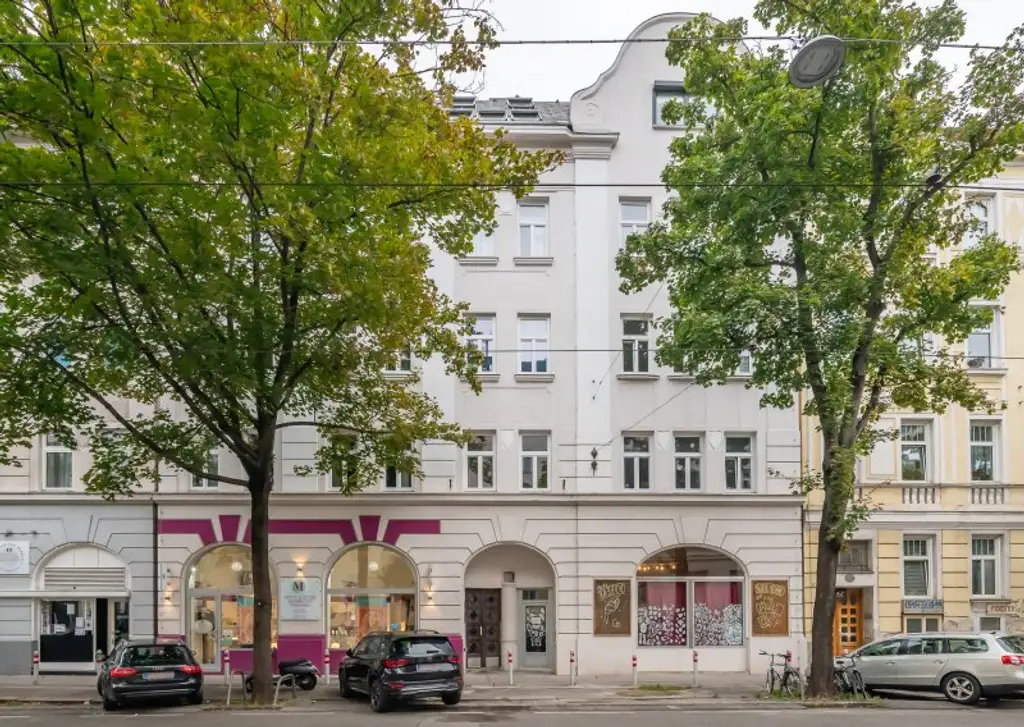 ++1150++ Stilvolle 4-Zimmer Altbauwohnung mit Balkon – Wohnen in Toplage mit Topausstattung
