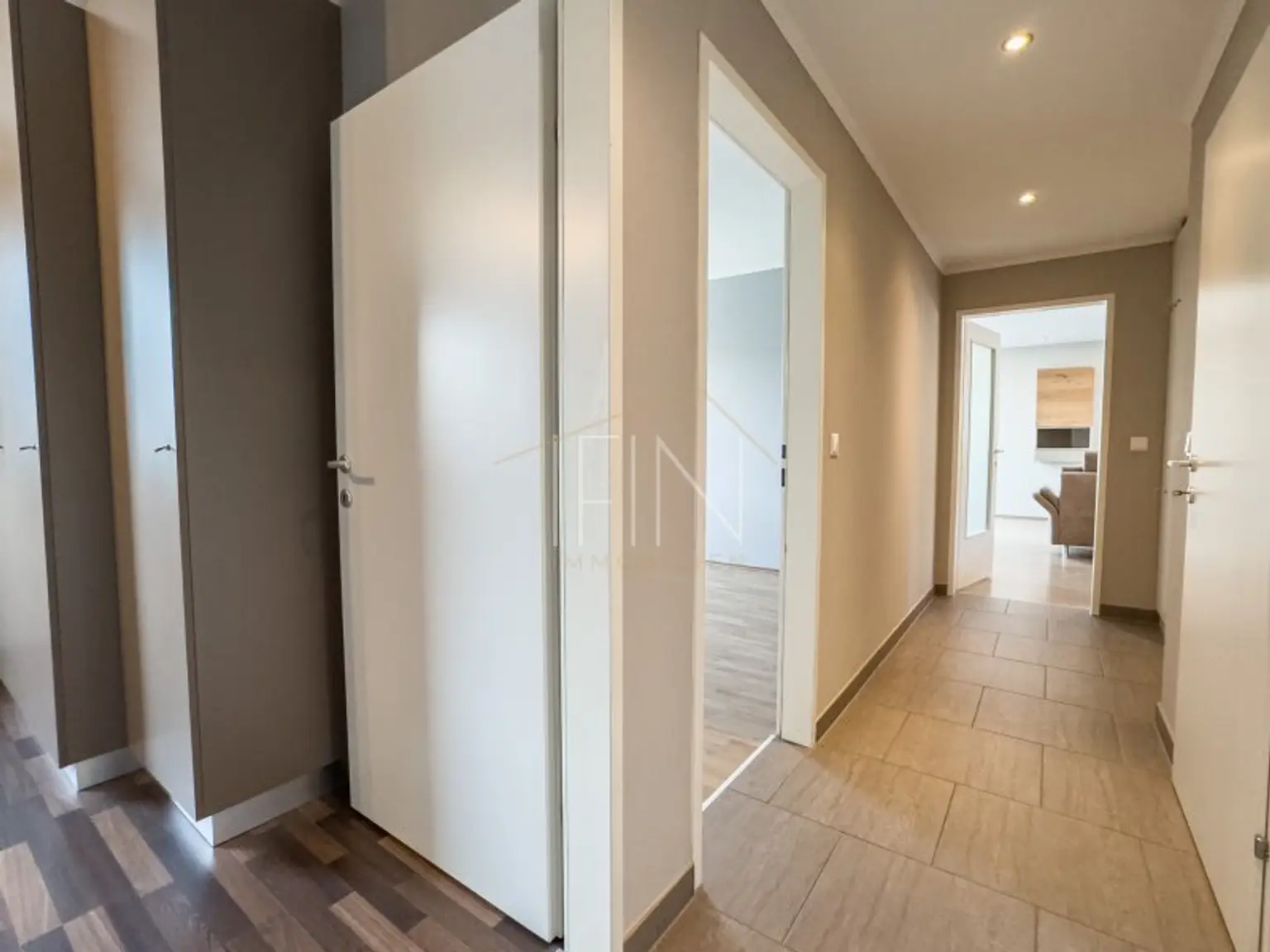 Moderne, sonnige 3-Zimmer-Wohnung mit 50m² Dachterrasse