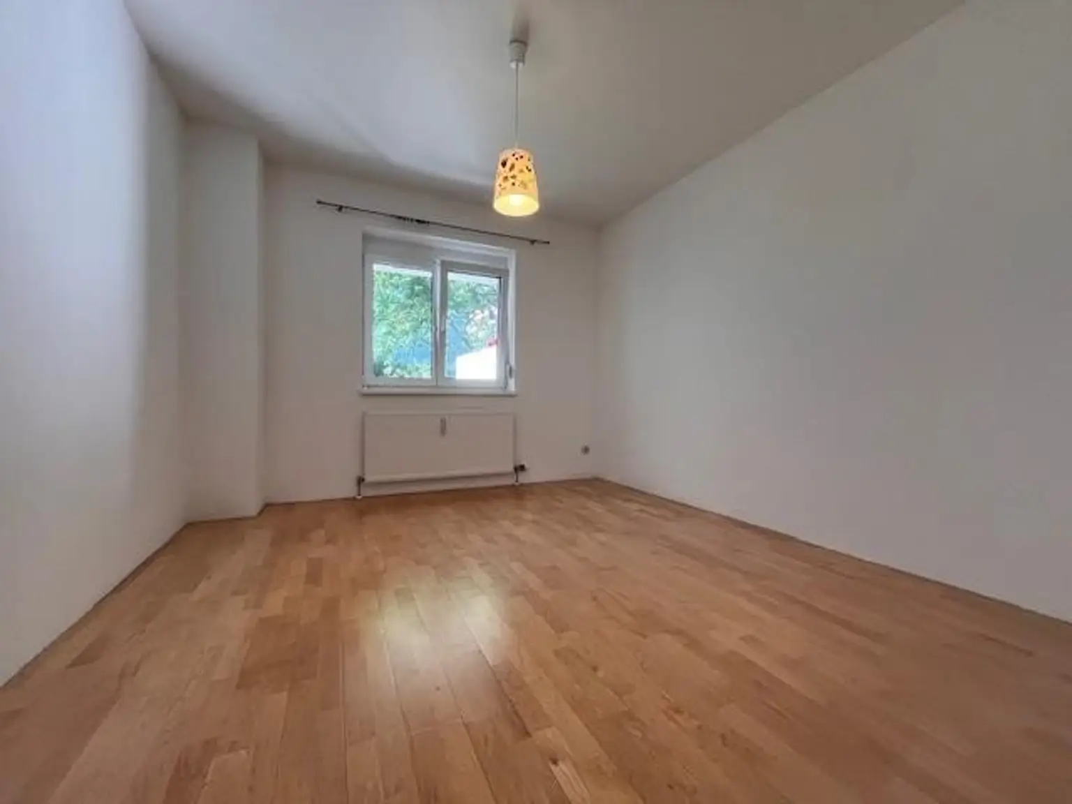 Tolle 2-Zimmer-Wohnung mit Eigengarten, Loggia und TG-Platz zu verkaufen